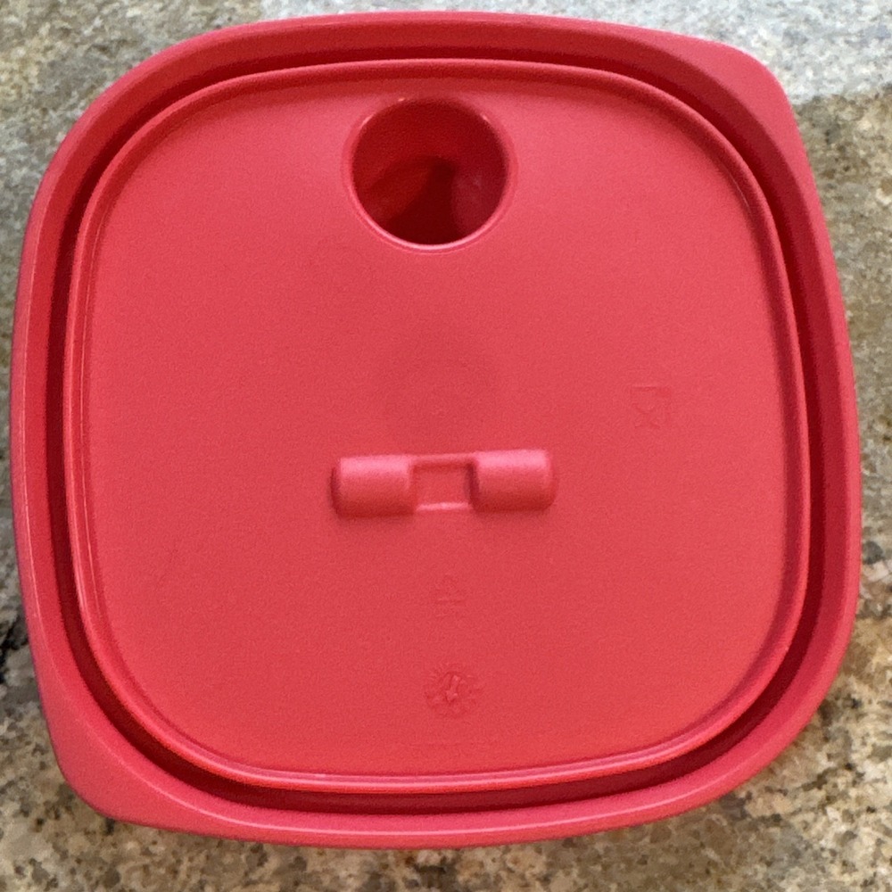 Red Tupperware REPLACEMENT‎ Flip Top Lid 5773 FOR Square Beverage Pitcher 5772A - Picture 6 of 8
